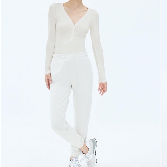 Aritzia BUNDLE - Picture 3 of 4